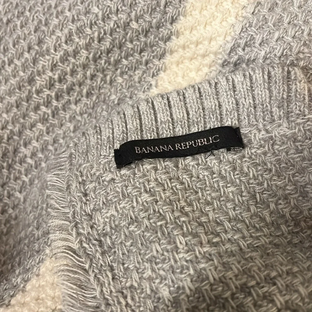 Banana Republic gray & cream striped large basketweave blanket scarf